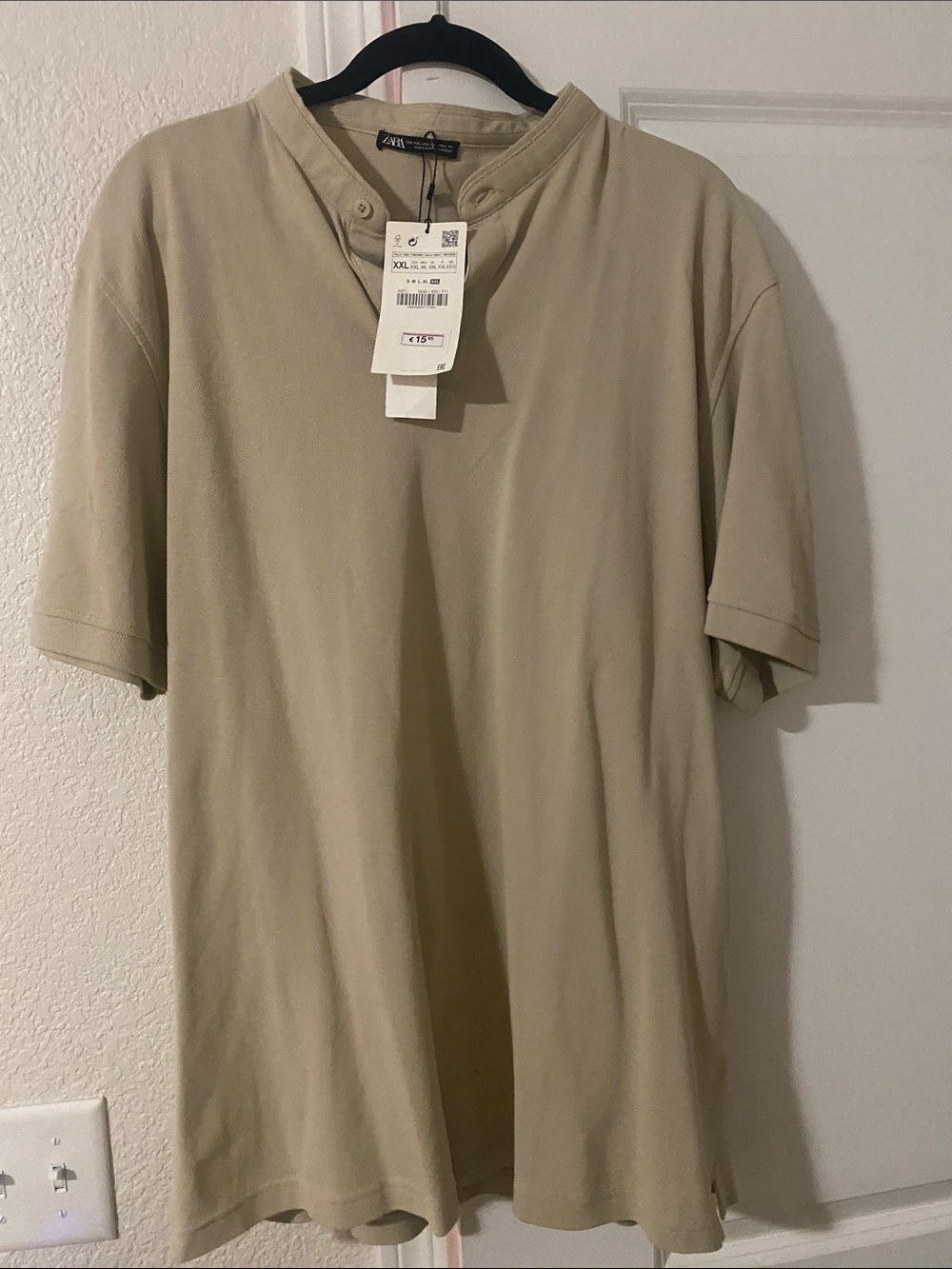 Zara Men's Short-Sleeve Henley Tee in Khaki